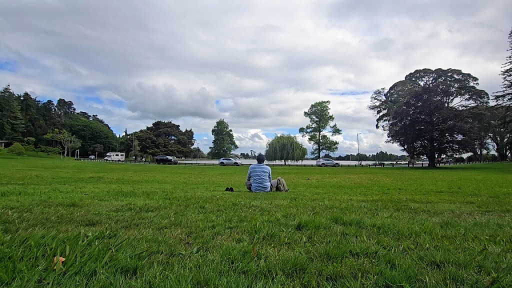 Unplug in Nature: A Perfect Spring Lakeside&nbsp;Picnic